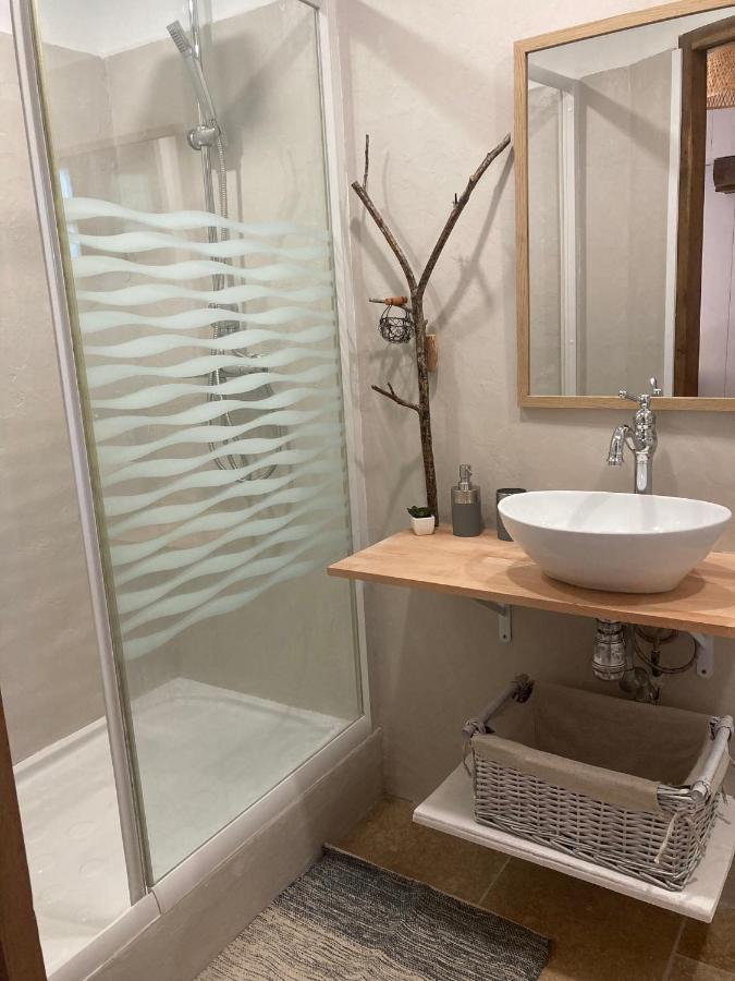 Vila Logis Des 4 Fees Et Son Bain Nordique Sainte-Nathalène Exteriér fotografie
